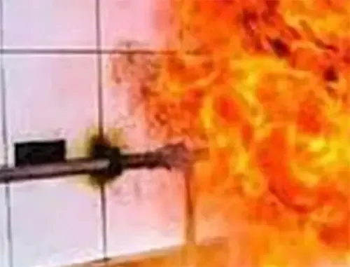 গাজীপুরে গ্যাস বিস্ফোরণ: বাবা-মায়ের মৃত্যু, হাসপাতালে মেয়ে