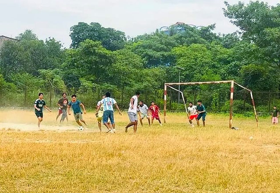 ভৈরবে বন্ধুসভার মাদকবিরোধী প্রীতি ফুটবল ম্যাচে লাল দলের জয়