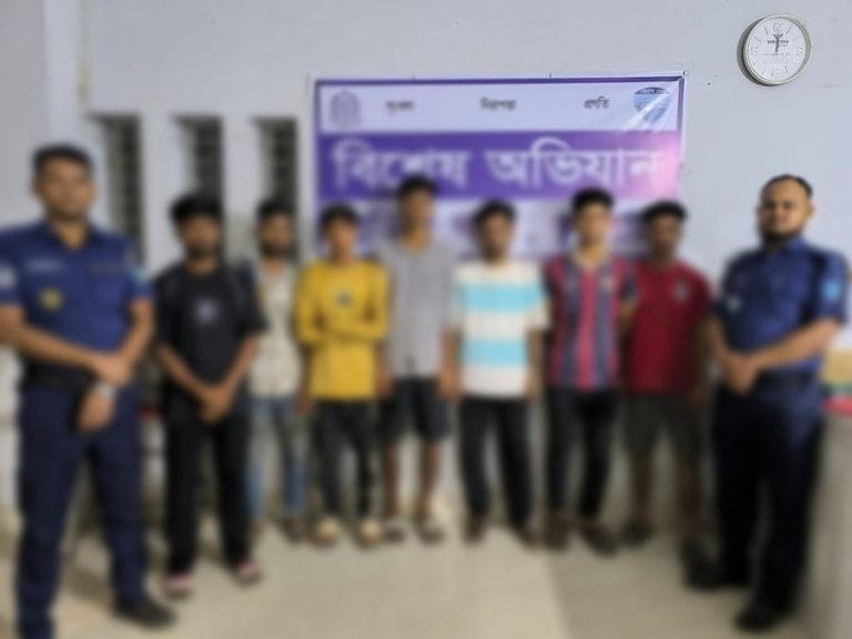 কুমিল্লায় ৬ ঘণ্টার বিশেষ অভিযানে ৩৫১ জন আটক, আইনি পদক্ষেপে ১৩২