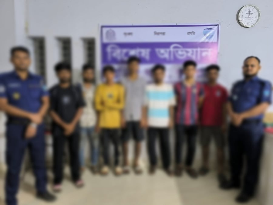 কুমিল্লায় ৬ ঘণ্টার বিশেষ অভিযানে ৩৫১ জন আটক, আইনি পদক্ষেপে ১৩২