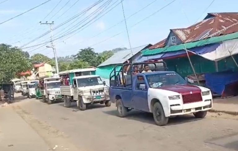 সাজেকে ফের অবরোধ: ফেরার পথে মাঝরাস্তায় আটকা ২০০০ পর্যটক