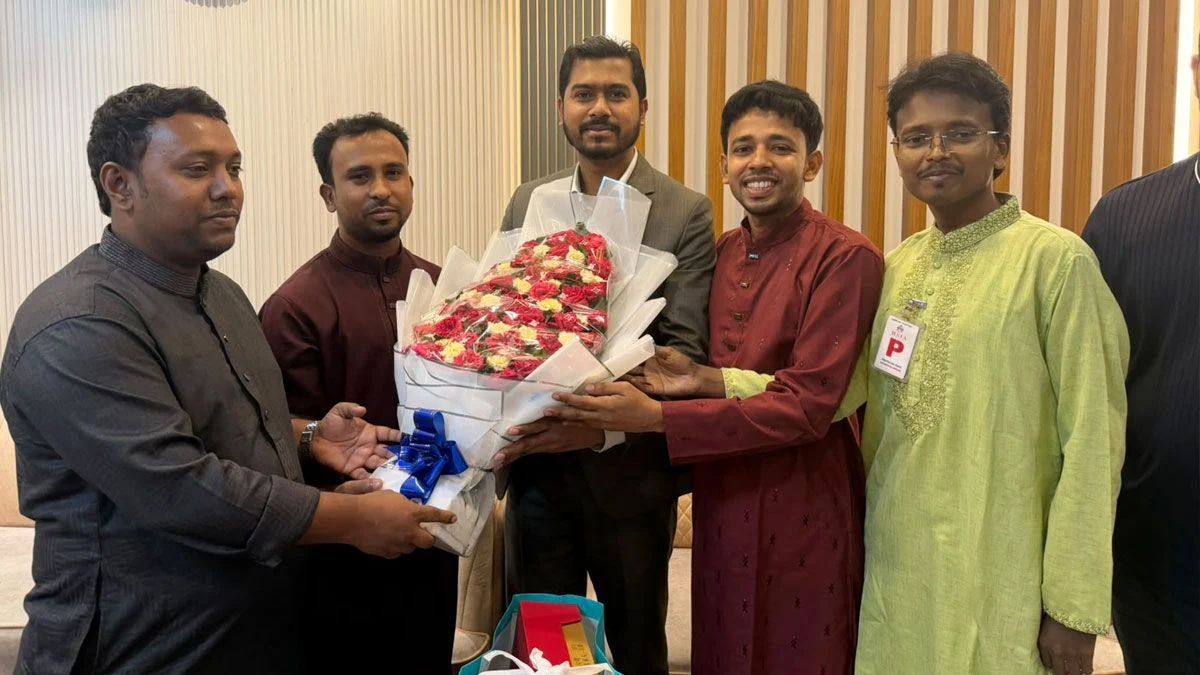 দক্ষিণ কোরিয়া সফর শেষে দেশে ফিরেছেন প্রতিমন্ত্রী নুরুল হক নুর