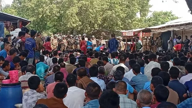সাজেকে অনির্দিষ্টকালের সড়ক অবরোধ ঘিরে নিরাপত্তা বাহিনীর সঙ্গে ইউপিডিএফের